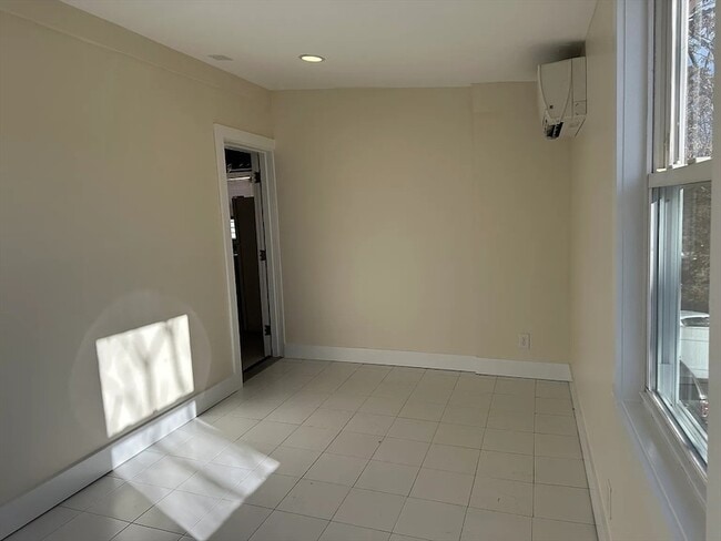 Building Photo - 9 Playstead Rd