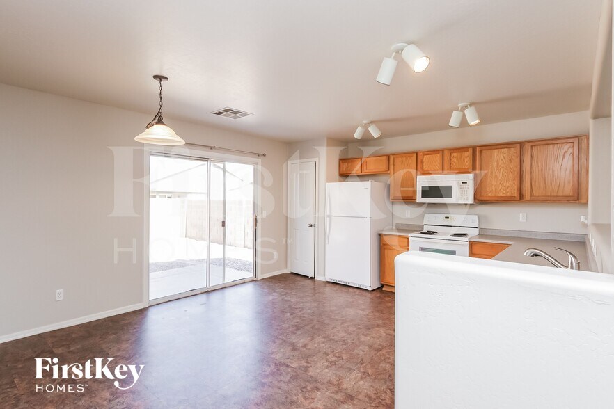 Building Photo - 2532 E Olivine Rd