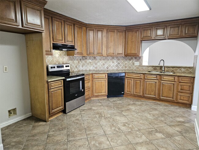 Building Photo - 16927 Barkentine Ln