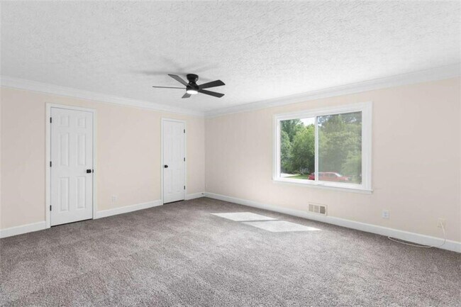 Building Photo - 2250 Ridge Forest Dr