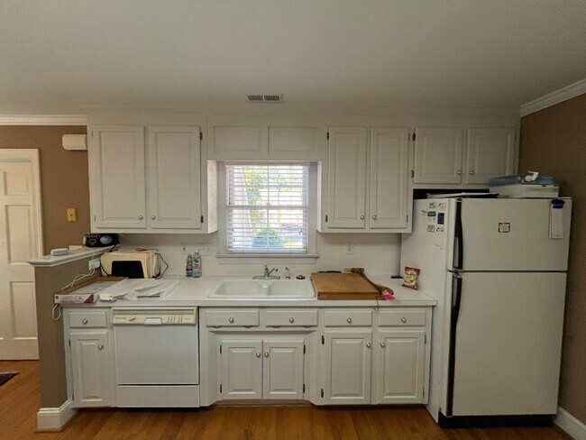Building Photo - Incredible 5BD, 4.5BA House in Downtown Ra...