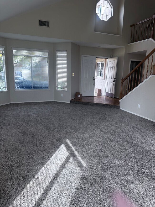 Building Photo - FABULOUS 4 BEDROOM MEDITERRANEAN RENTAL!