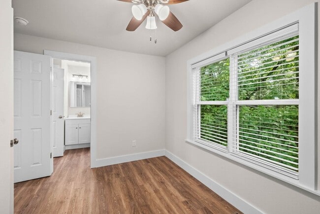 Building Photo - Freshly Remodeled 2 Bed, 1 Bath Home with Large Yard – Elkins, AR