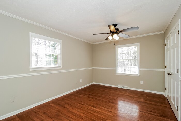 Building Photo - 302 Ridgedale Dr SE