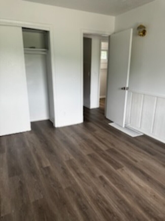 Building Photo - SeeMore Properties