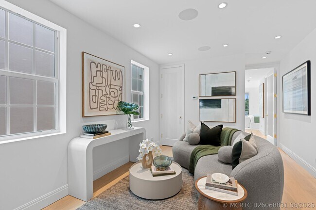 Building Photo - 255 Royal Poinciana Way