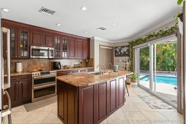 Building Photo - 4050 NW 7th Ln