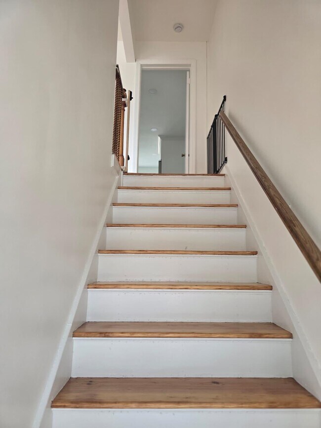 Building Photo - 153 Palisade Ave