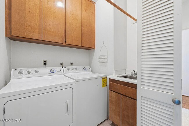 Building Photo - 2085 Brookfield Dr