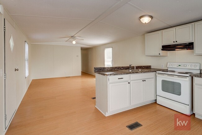 Building Photo - 102 Claude Simmons Rd