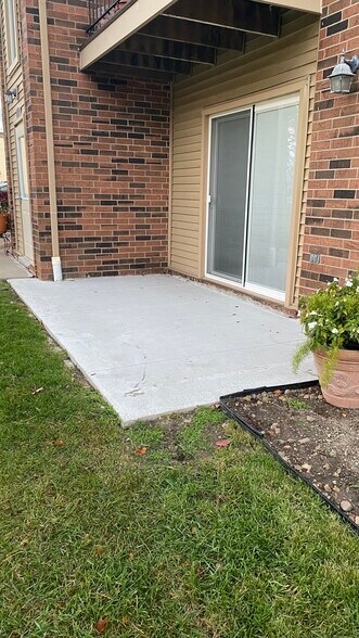 Building Photo - 16140 Clarkson Dr