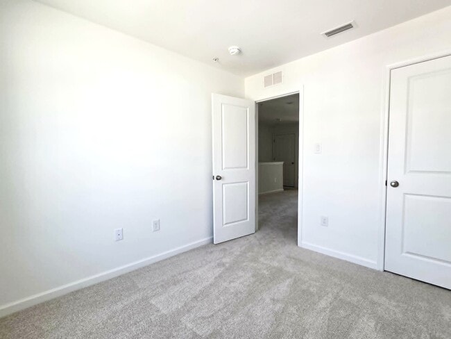 Building Photo - 222 Clement Lp