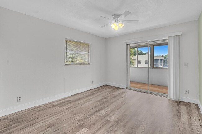 Building Photo - 365 Flanders Dr