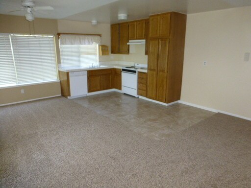 Building Photo - Tempo Tract Community 3 Bedroom Rental Hom...