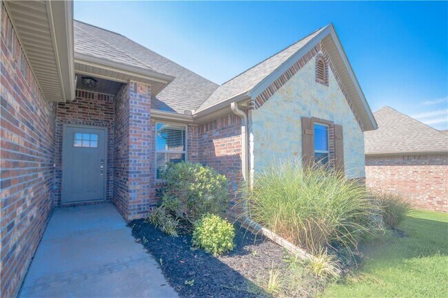 Building Photo - 3411 SW Gibson Ave