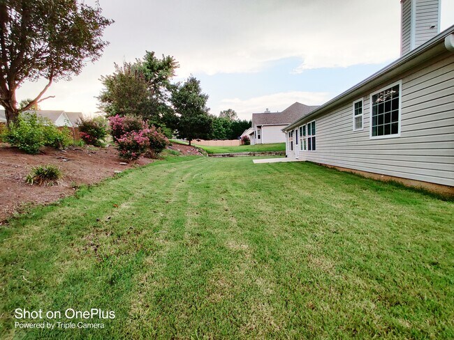 Building Photo - 1352 Fountain Lakes Dr