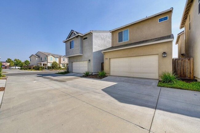 Building Photo - 3 Bed 2.5 Bath 2 Car Garage in Natomas