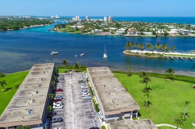 Building Photo - 755 Saturn St