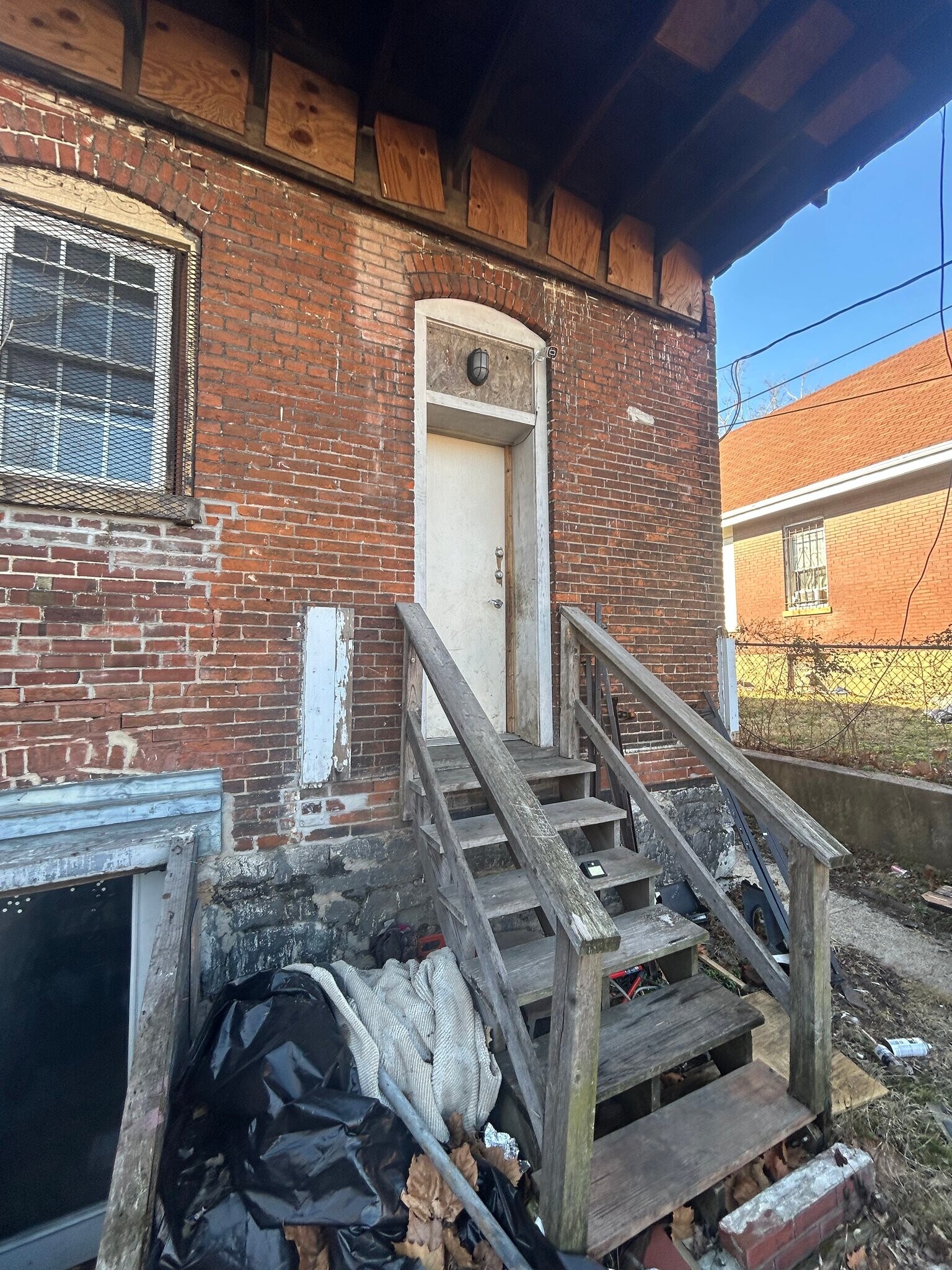 Building Photo - 3819 Kossuth Ave