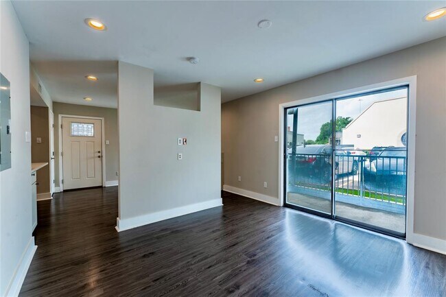 Building Photo - 935 La Posada Dr