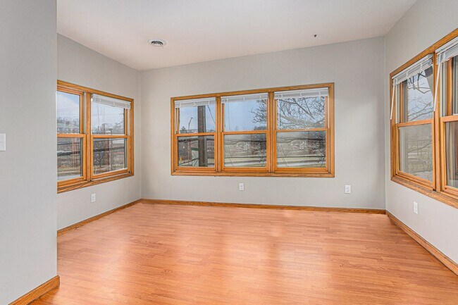Building Photo - West Lovell 2-Bed/1-Bath upstairs apartment, 789 sq. ft. - Ask about our Security Deposit Alterna...