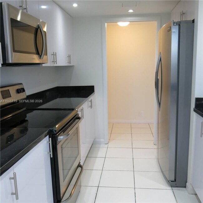 Building Photo - 251 Crandon Blvd