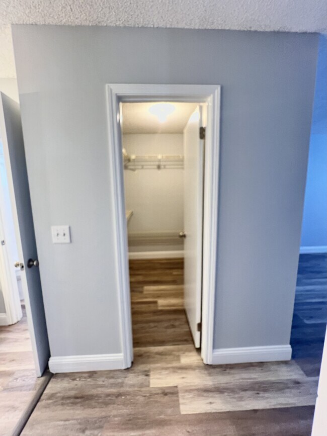 Building Photo - 11446 Skimmer Ct
