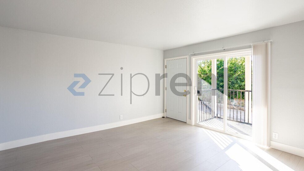 Building Photo - Unit A