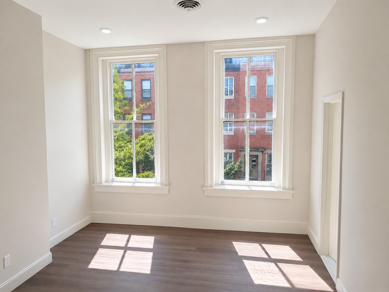 Building Photo - 923 N Calvert St