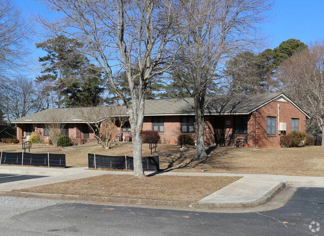 Building Photo - Hull Homes