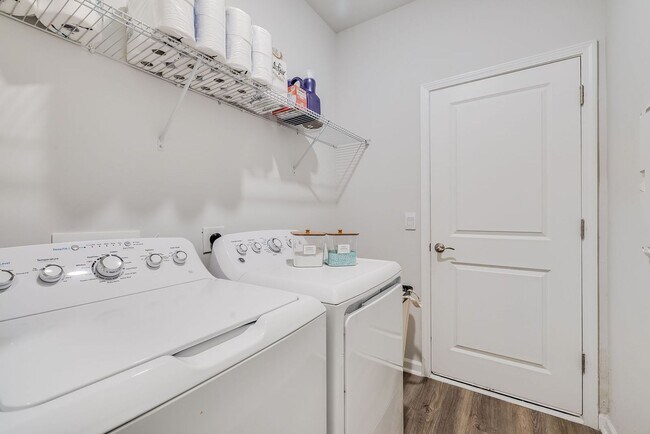 Building Photo - 161 Holloway Hl