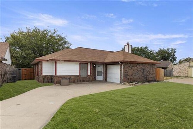 Building Photo - 4626 Larner St