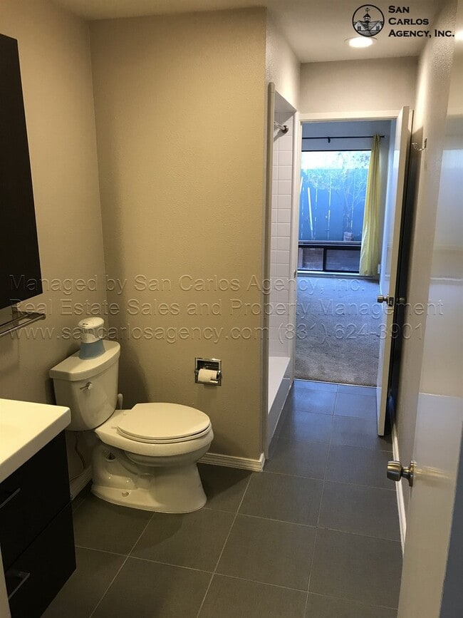 Building Photo - Spacious & Updated 2 Bed Downtown Monterey...