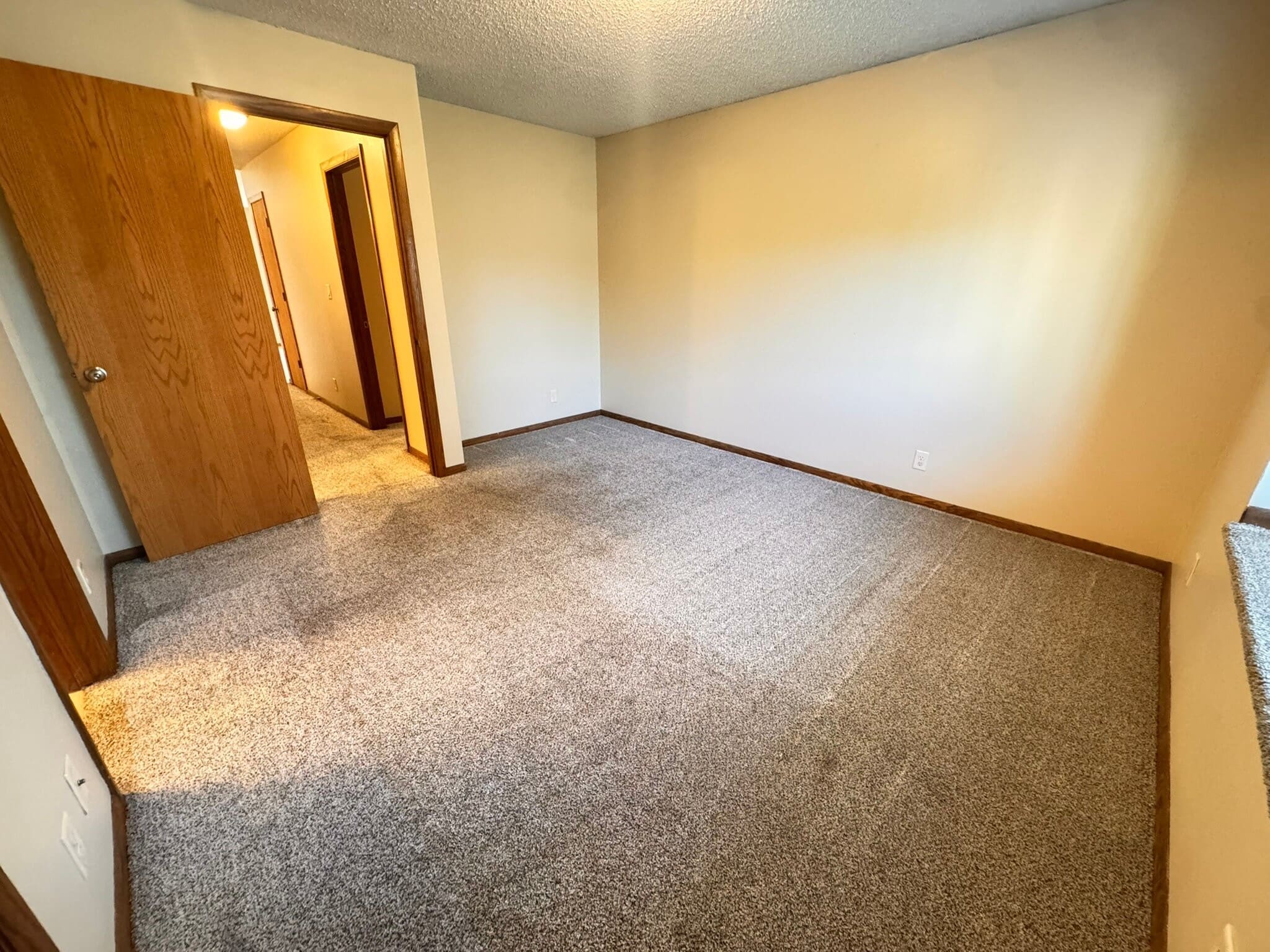 Building Photo - 5010 Emerald Dr