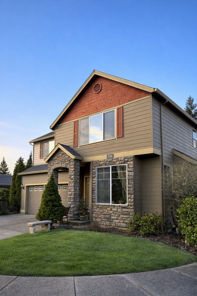 Building Photo - Expansive Orenco Home with 5 Bedrooms, Bonus Room & 3 Full Baths