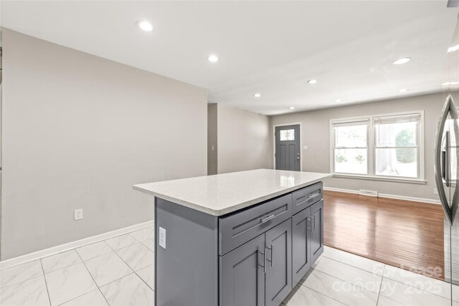 Building Photo - 3932 Slagle Dr