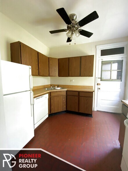 Building Photo - 3525 N Racine Ave