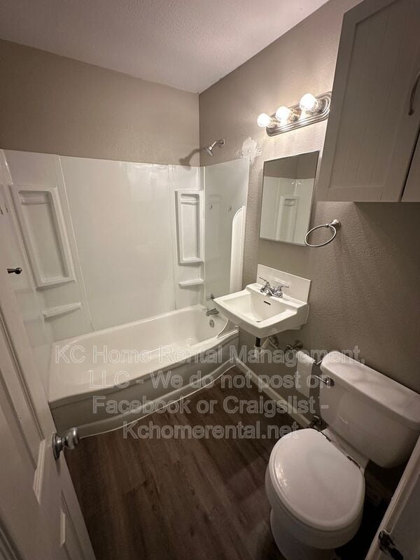 Building Photo - 304 Hill St