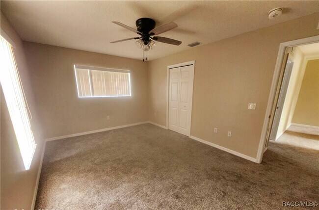 Building Photo - 835 E Rembrandt Way