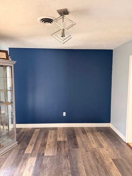 Building Photo - 848 Gore Rd