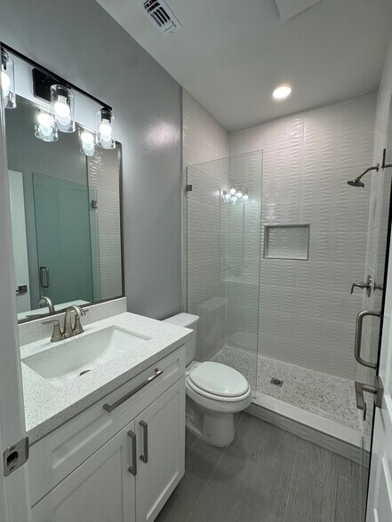 Building Photo - 1803 W Violet Dr