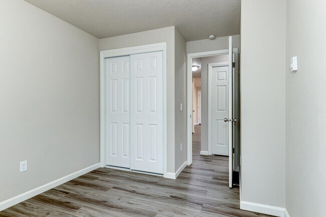 Building Photo - Beautifully Renovated 2 Bed, 1 Bath Townhouse – Available July 1st!