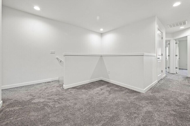 Building Photo - 18006 NE 47th Ave