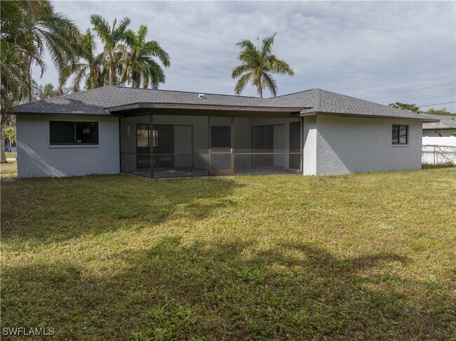 Building Photo - 709 SE 10th Pl