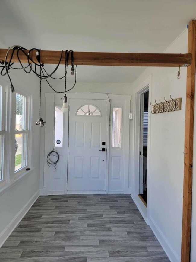 Building Photo - 4014 N Octavia Ave