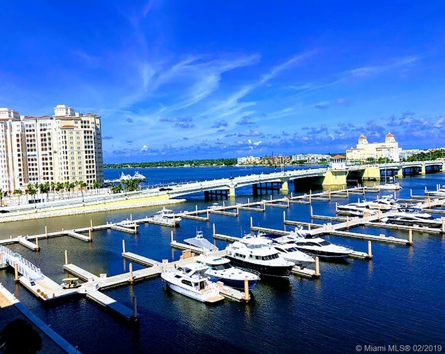 Building Photo - 400 N Flagler Dr