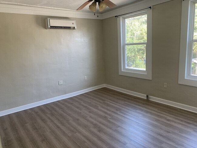 Building Photo - 1056 E Montague Ave