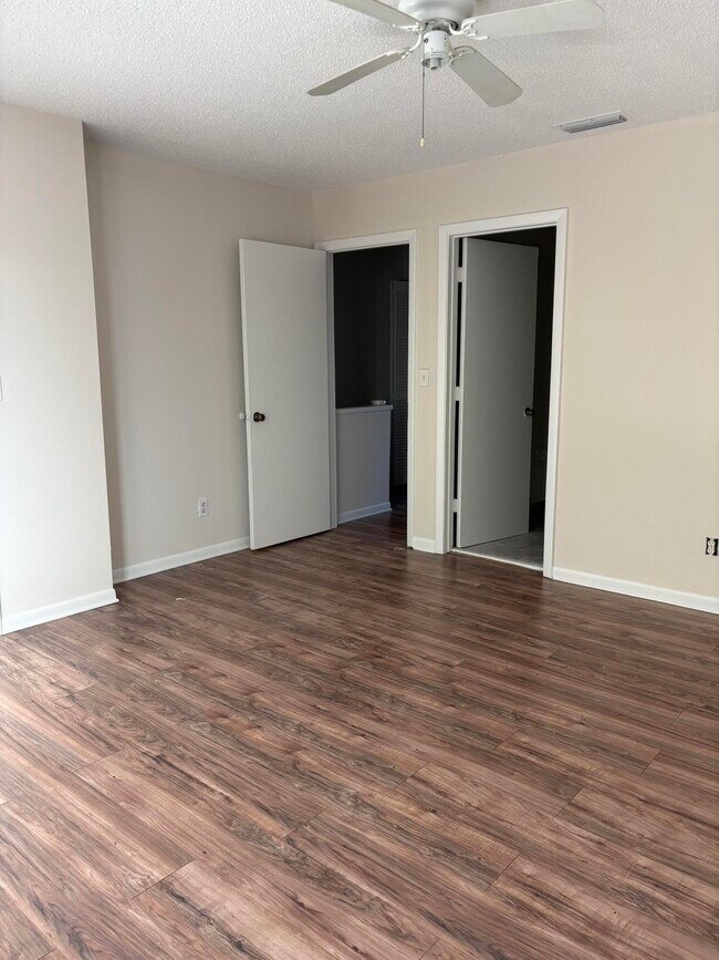 Building Photo - 5106 Pier Dr