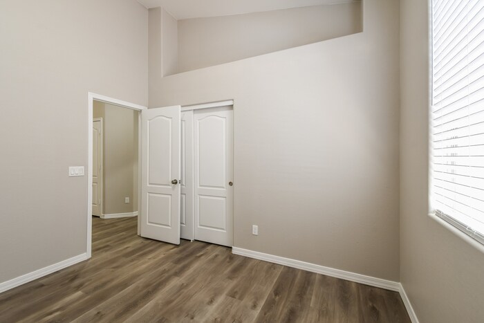 Building Photo - 6614 W Rowel Rd