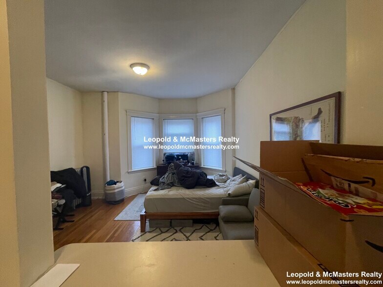 Building Photo - 50 Queensberry St